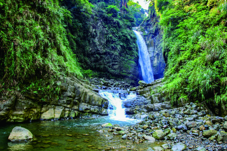 瑞龍瀑布溪水流